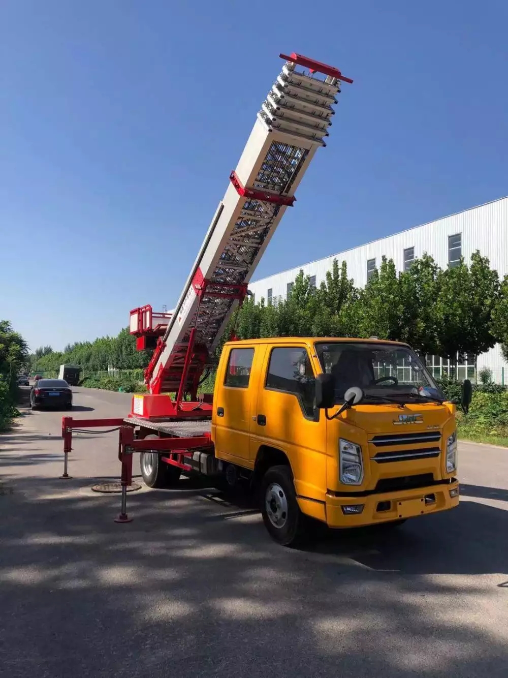 市中附近的云梯车出租服务：轻松解决高空作业需求