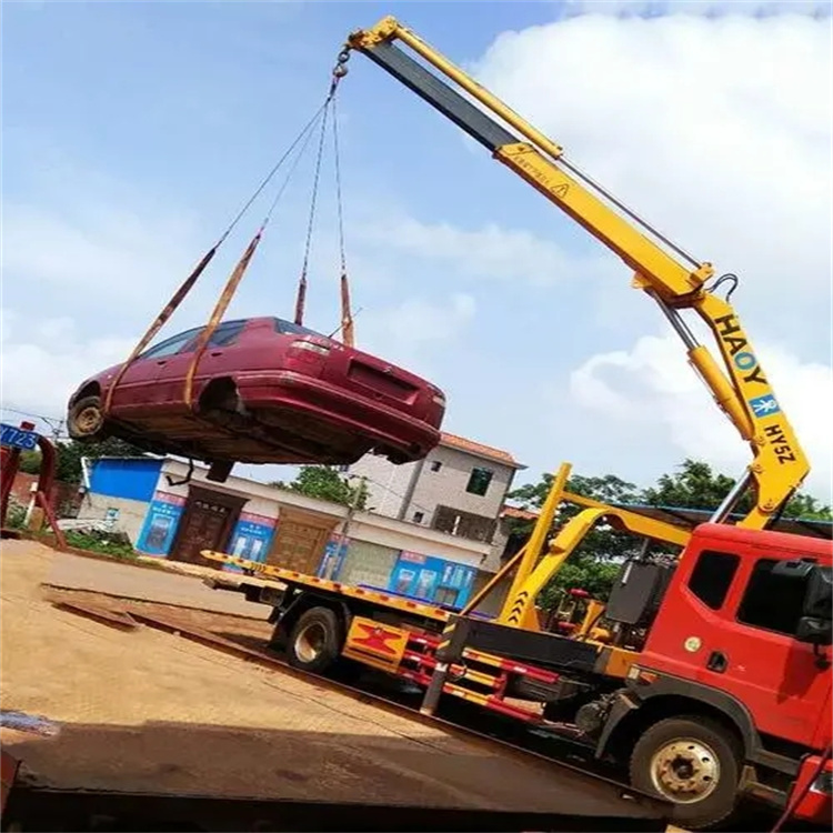 市中吊车吊汽车的正确方法